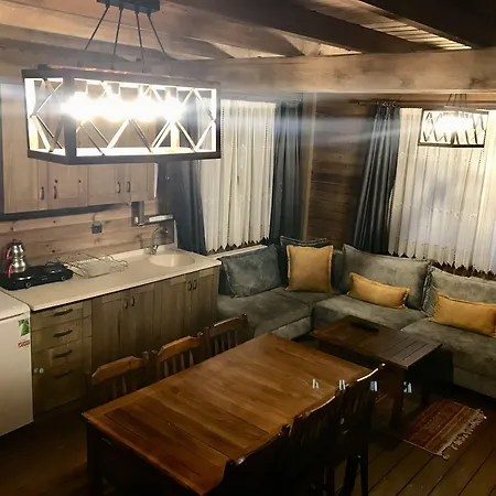 Karinna Orman Evleri